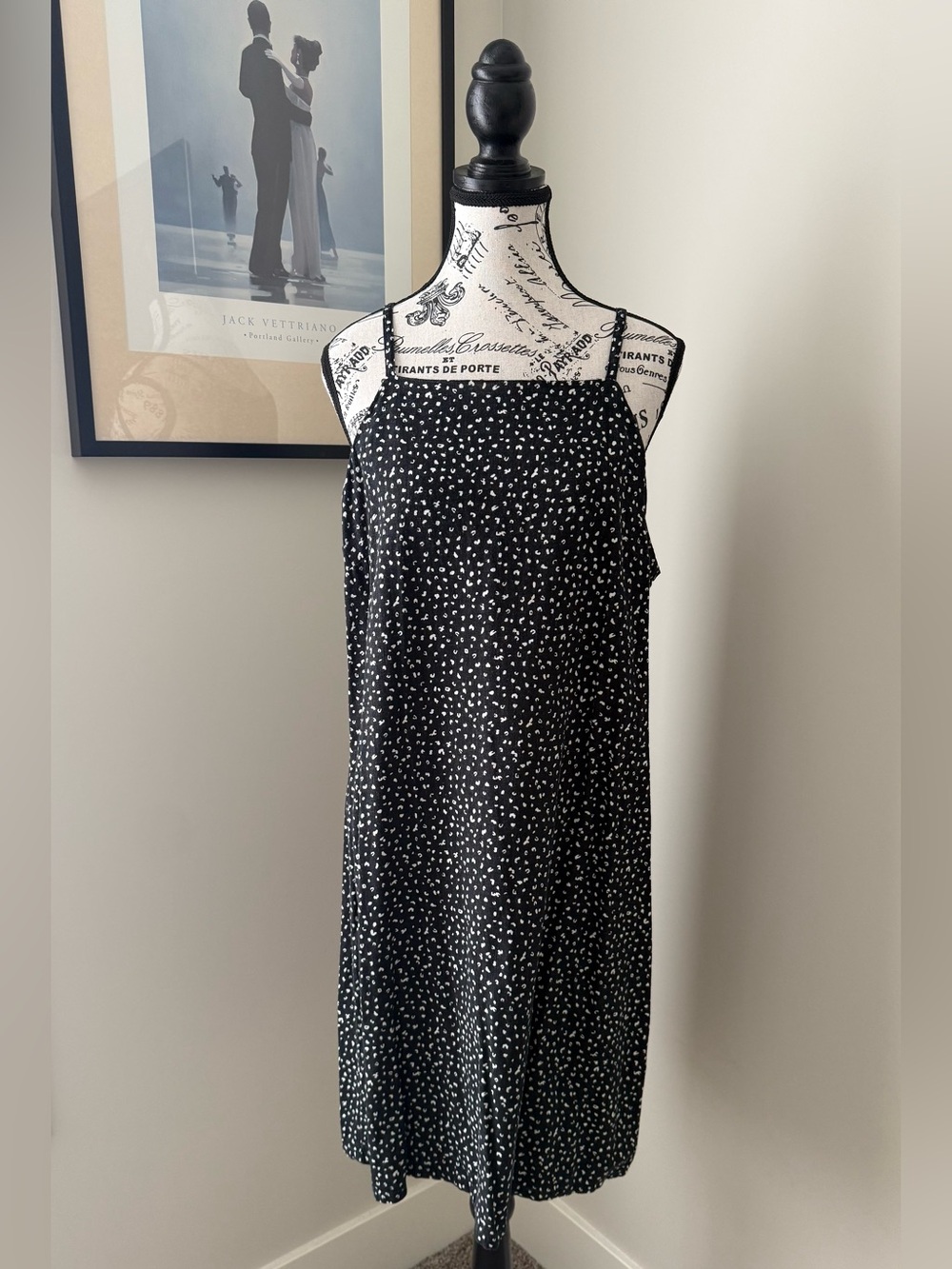 Old Navy Black and White Patterned Fabric Label